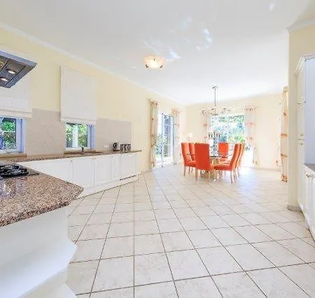 Villa Sleeps 6 Pool Air Con Wifi T480140 *