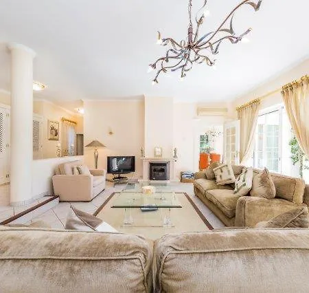 Villa Sleeps 6 Pool Air Con Wifi T480140 *